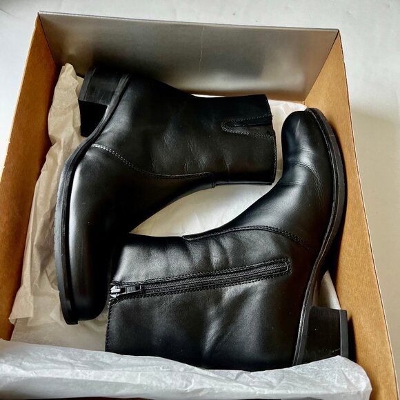LA CANADIENNE Waterproof Bootie Black Leather Size 8.5 - Picture 1 of 8